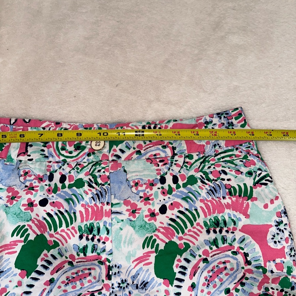 Crown & Ivy Shelby Scalloped Printed Short Size 10 - Picture 7 of 8